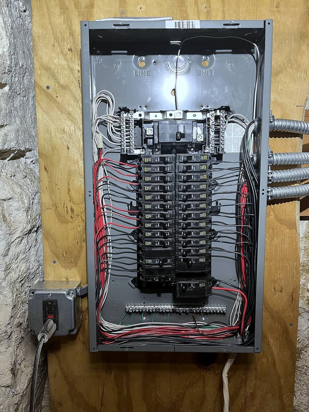 Read more about the article Signs Your Home’s Electrical Panel Needs an Upgrade